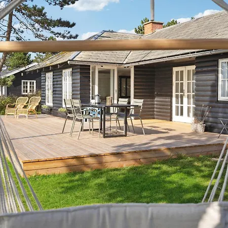 Front In With Kitchen Holiday home Martofte